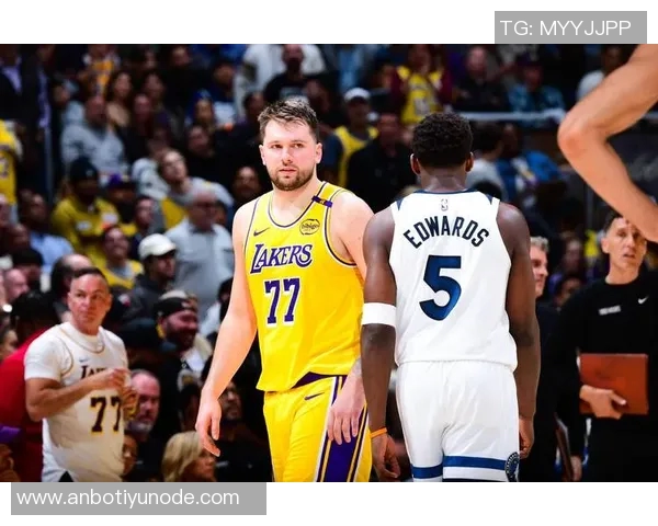 双核联手逆转胜利湖人发布詹姆斯东契奇赢球海报庆祝