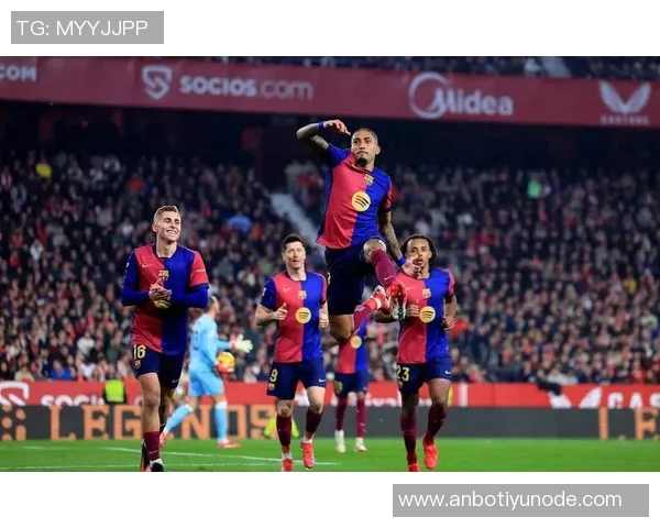 拜仁高层澄清巴萨未拖欠莱万多夫斯基转会费的传闻