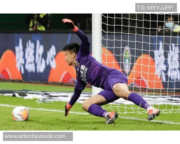 柔佛后卫与陈威赛后闲聊回顾48脚打门的精彩对决 柔佛后卫与陈威赛后闲聊回顾48脚打门的精彩对决