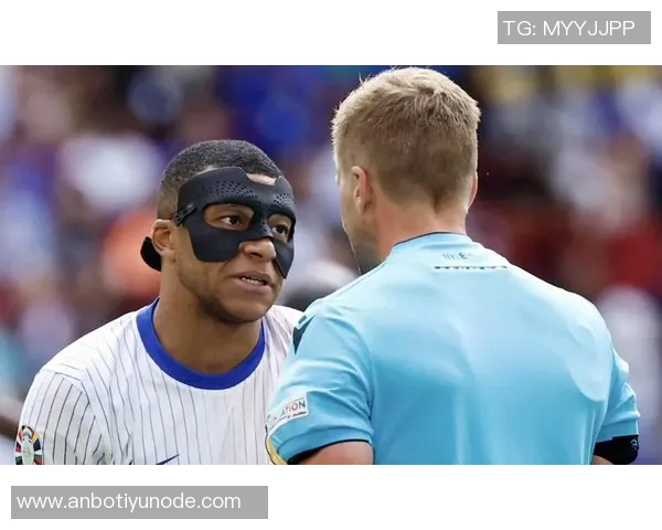 姆巴佩因裁判第98分钟吹哨不满上前理论遭黄牌处罚引发争议